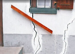 019 - Risse in den Häusern II